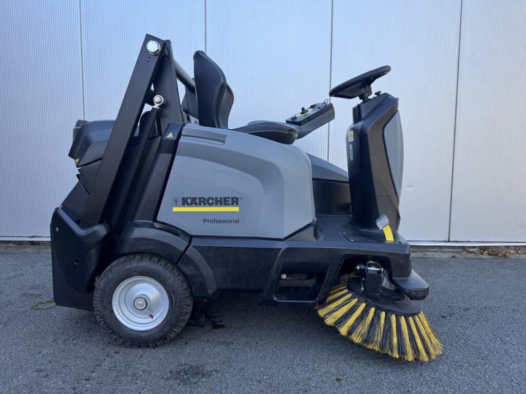 KARCHER Veeg-/zuigmachine KM 105/110 R Bp Pack + sikkelzijbezem