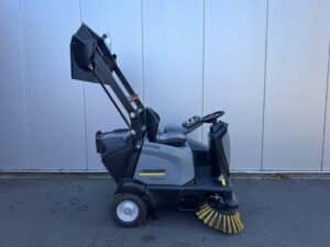 KARCHER Veeg-/zuigmachine KM 105/110 R Bp Pack + sikkelzijbezem